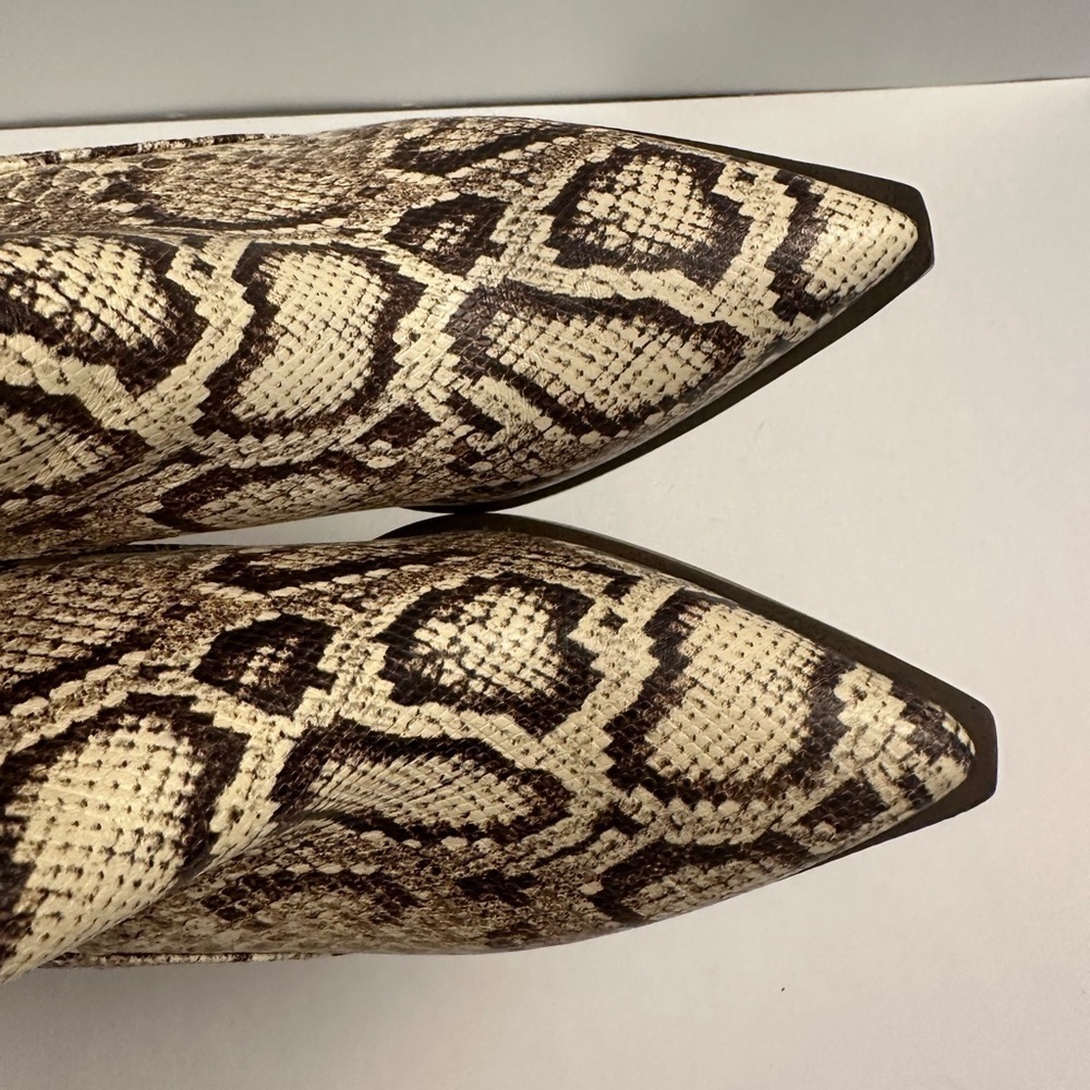 Vince Camuto Gradina Booties Snake Print Size 6.5 - Picture 4 of 15